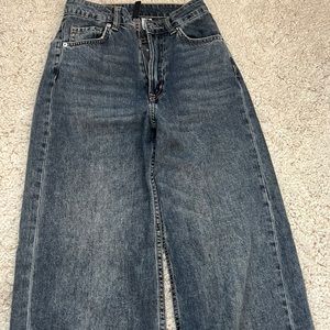 High waisted dark blue jeans